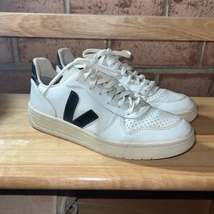 Veja V-10 | Women’s Size 7 US 38 EU | Good Condition | White and Black